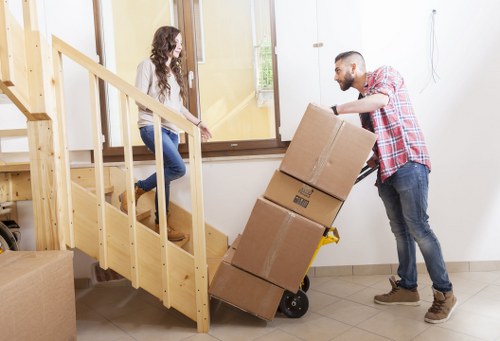 Local Elephant and Castle movers handling apartment relocation and storage planning